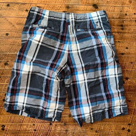 American Eagle blue plaid longer length 30 normcore shorts - Picture 3 of 3